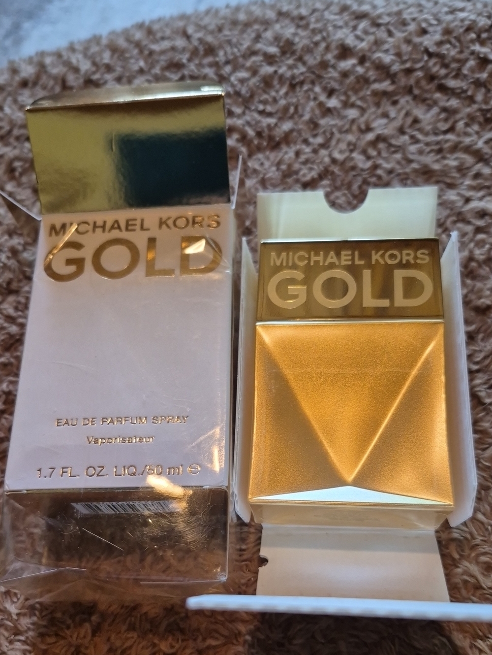 Michael Kors Gold Eau De Parfume Spray.